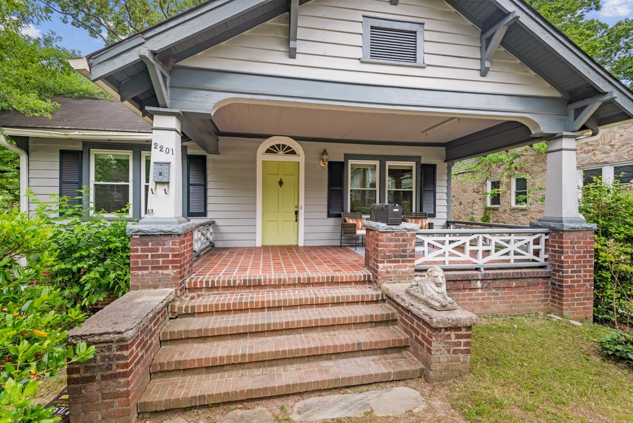 2201 University Drive