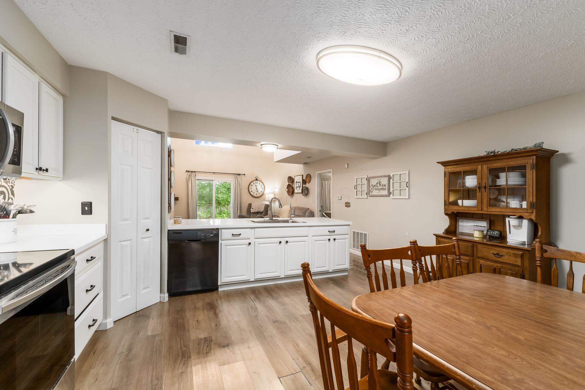 4867 Fosterson Drive