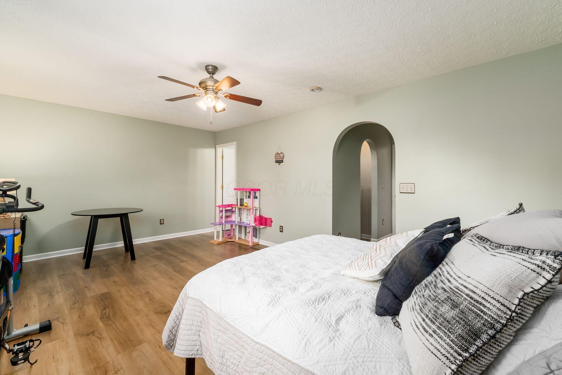 4867 Fosterson Drive