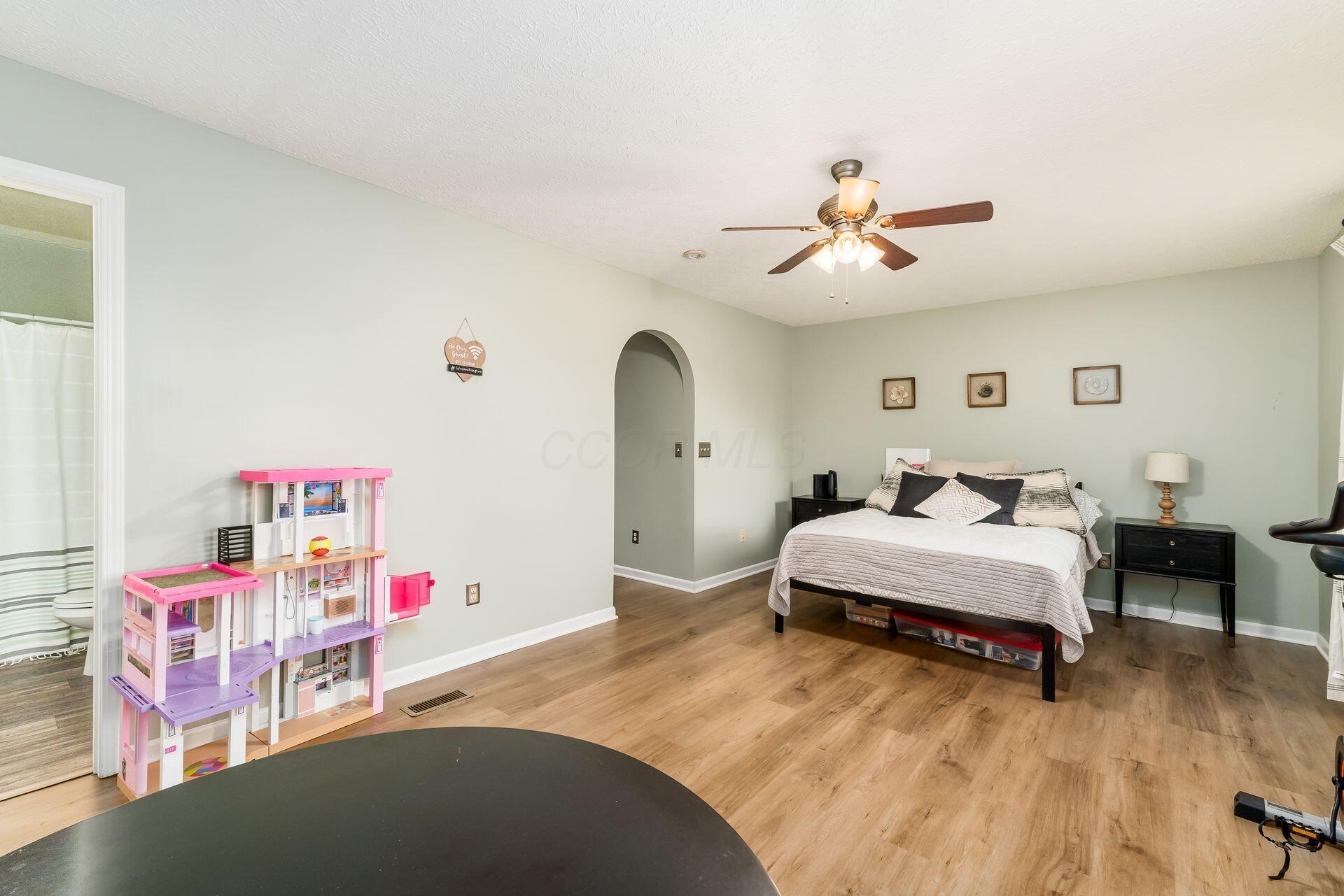 4867 Fosterson Drive