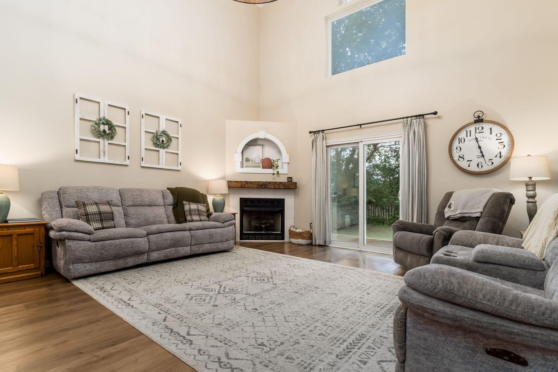 4867 Fosterson Drive