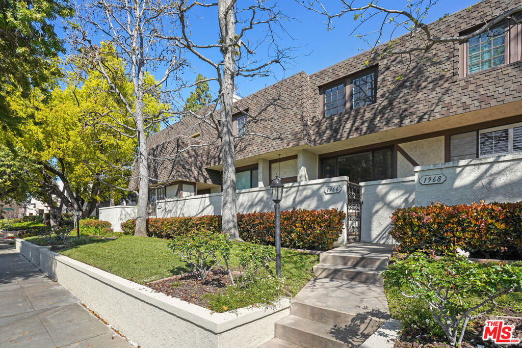 1966 Huntington Drive