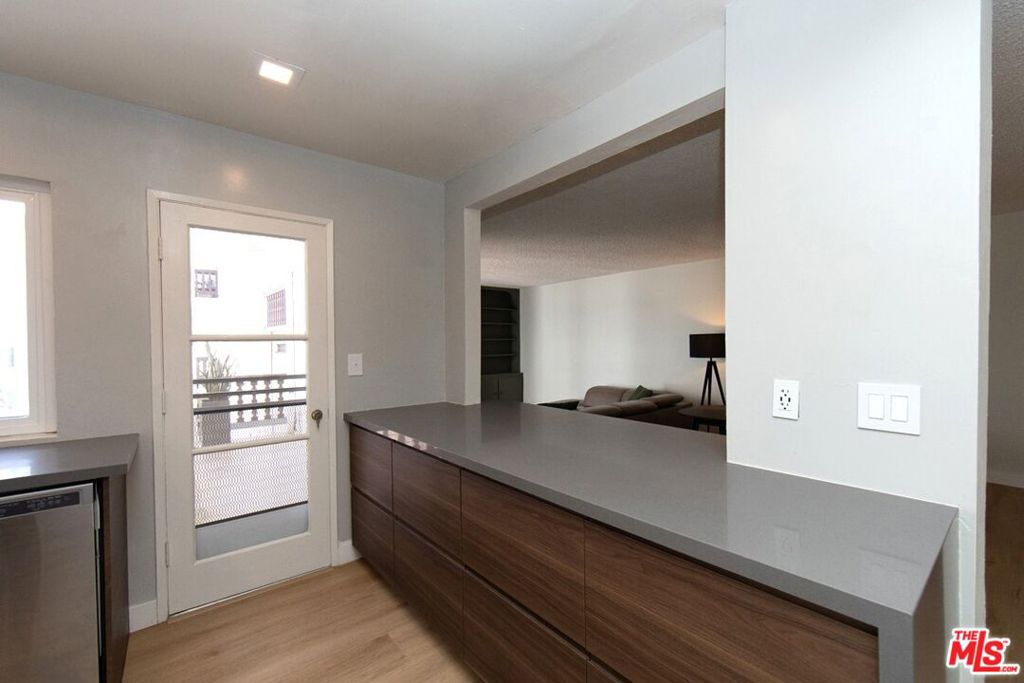 6124 Buckingham 307