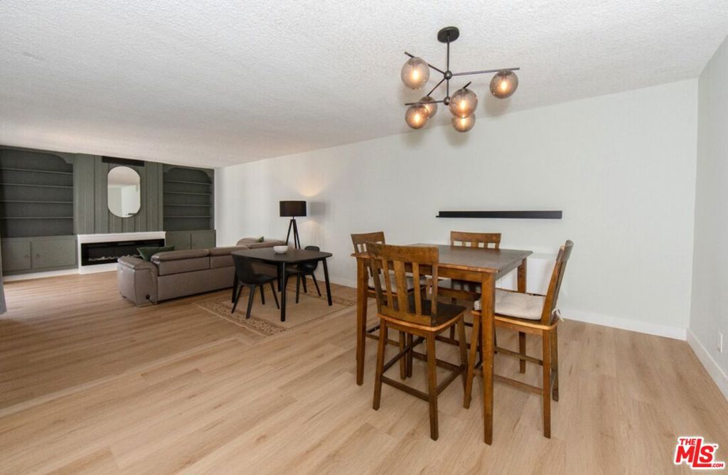 6124 Buckingham 307