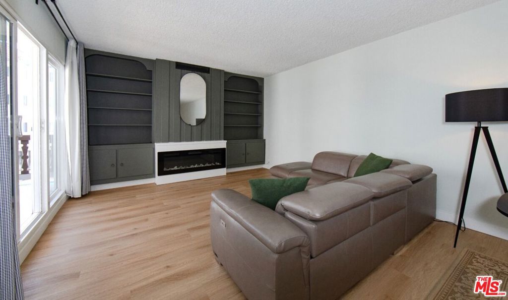 6124 Buckingham 307