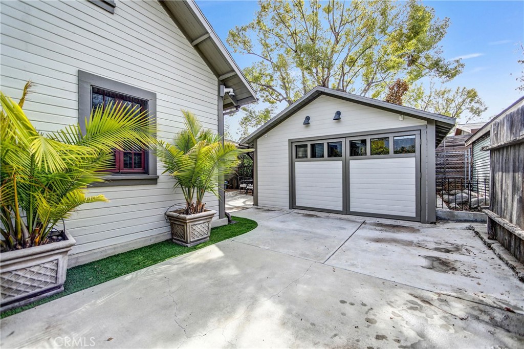 102 E Mountain Street