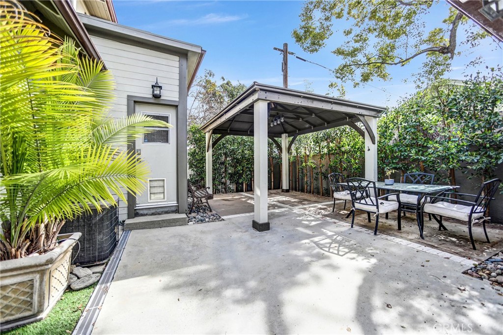 102 E Mountain Street