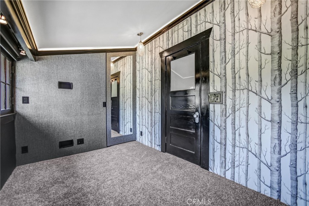 102 E Mountain Street