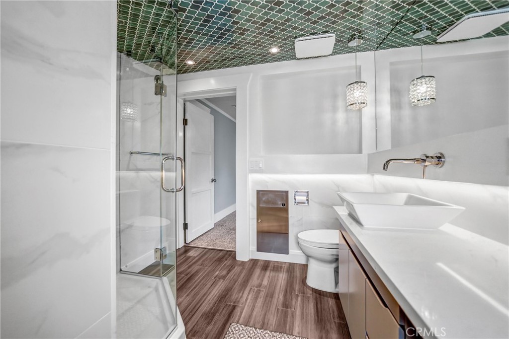 102 E Mountain Street