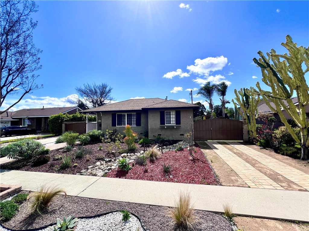 1832 W Foster Avenue