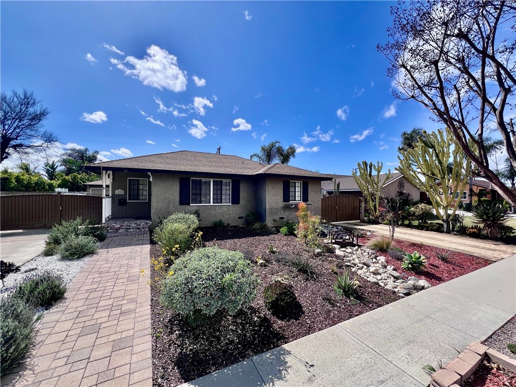 1832 W Foster Avenue