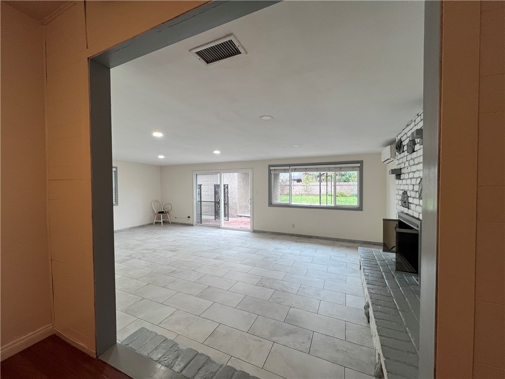 1832 W Foster Avenue