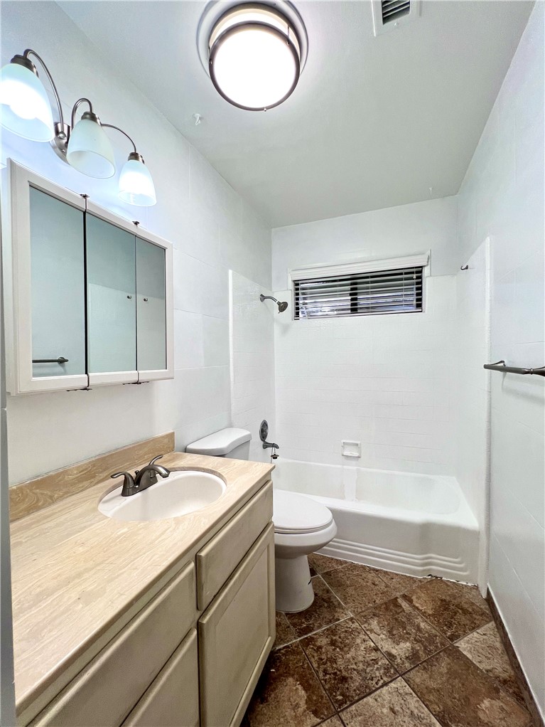 1832 W Foster Avenue