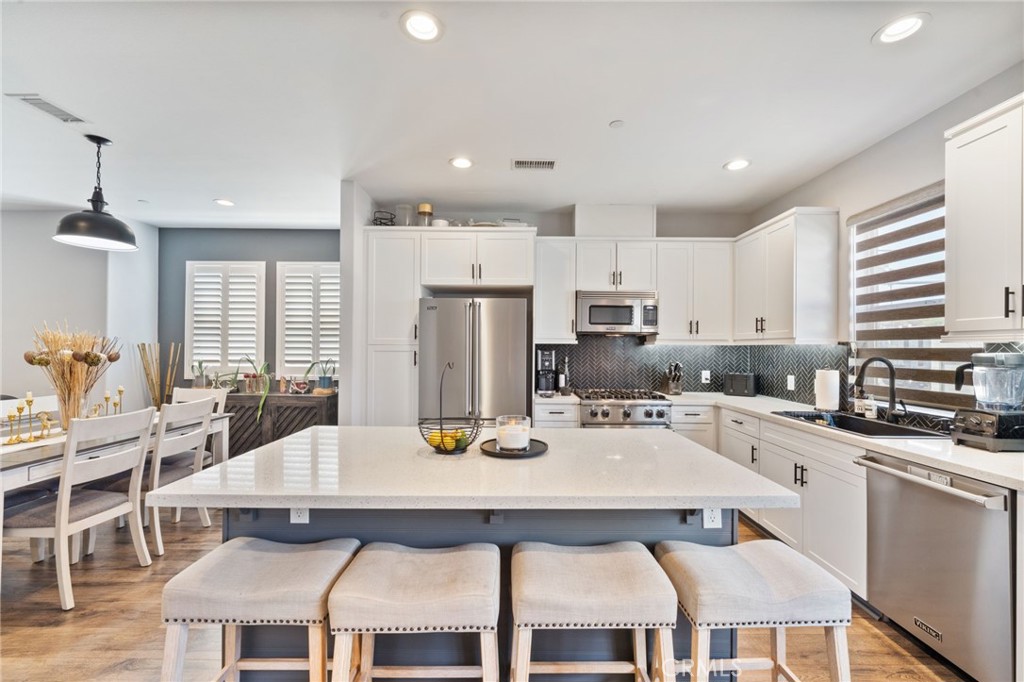 9861 Alburtis Avenue 25