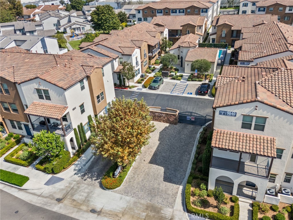 9861 Alburtis Avenue 25