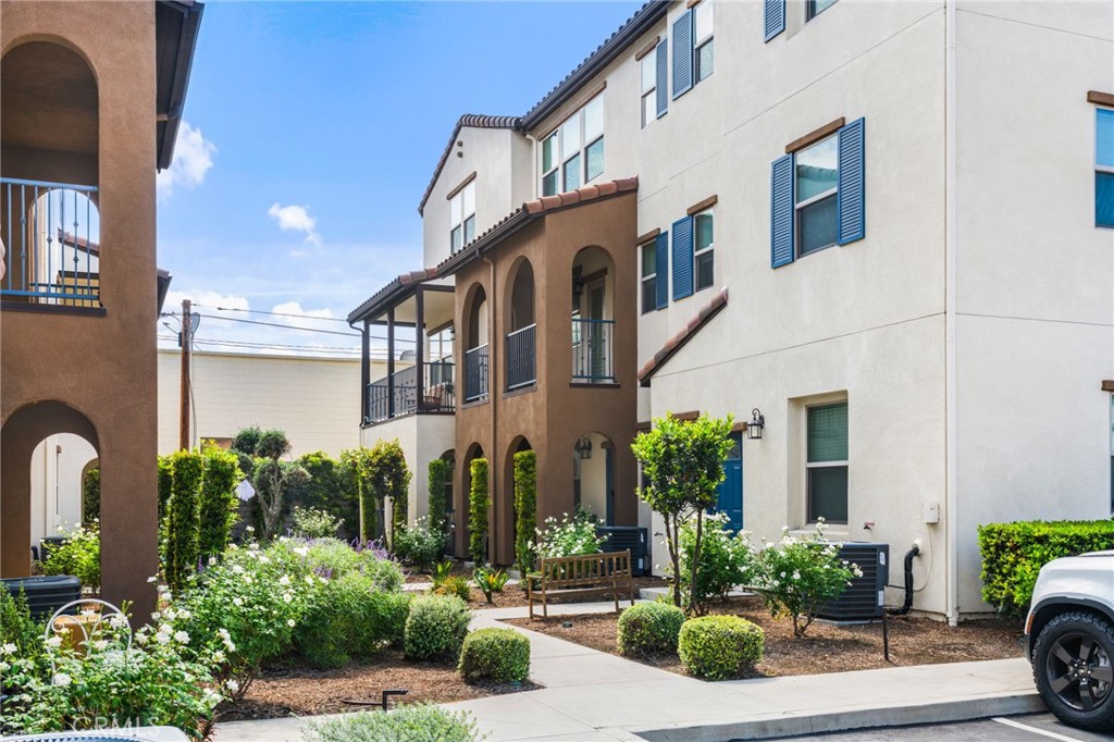 9861 Alburtis Avenue 25