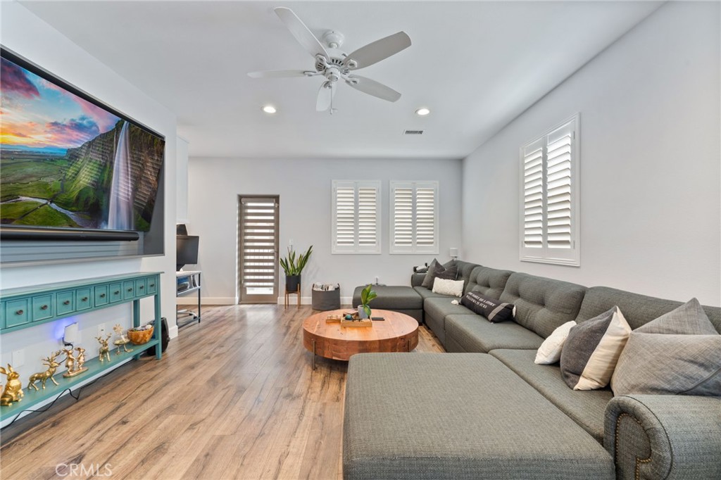 9861 Alburtis Avenue 25