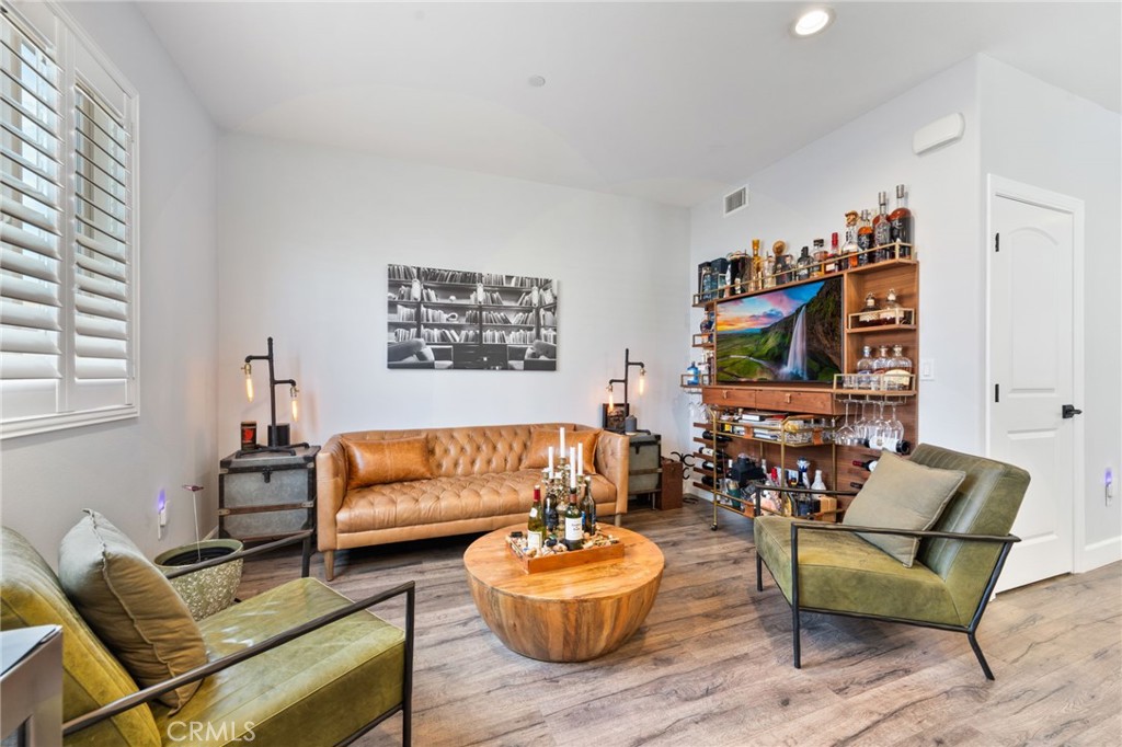 9861 Alburtis Avenue 25