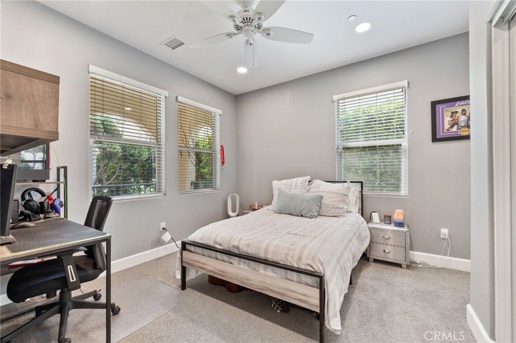 9861 Alburtis Avenue 25