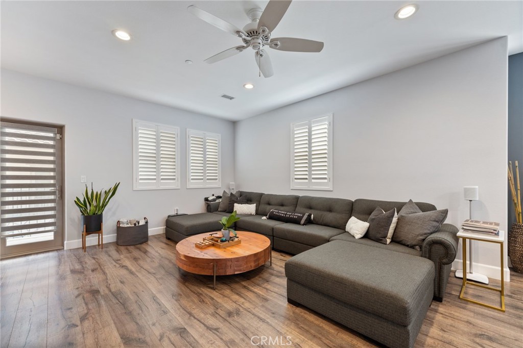 9861 Alburtis Avenue 25