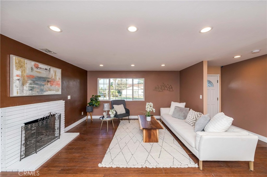 1349 W Cypress Avenue