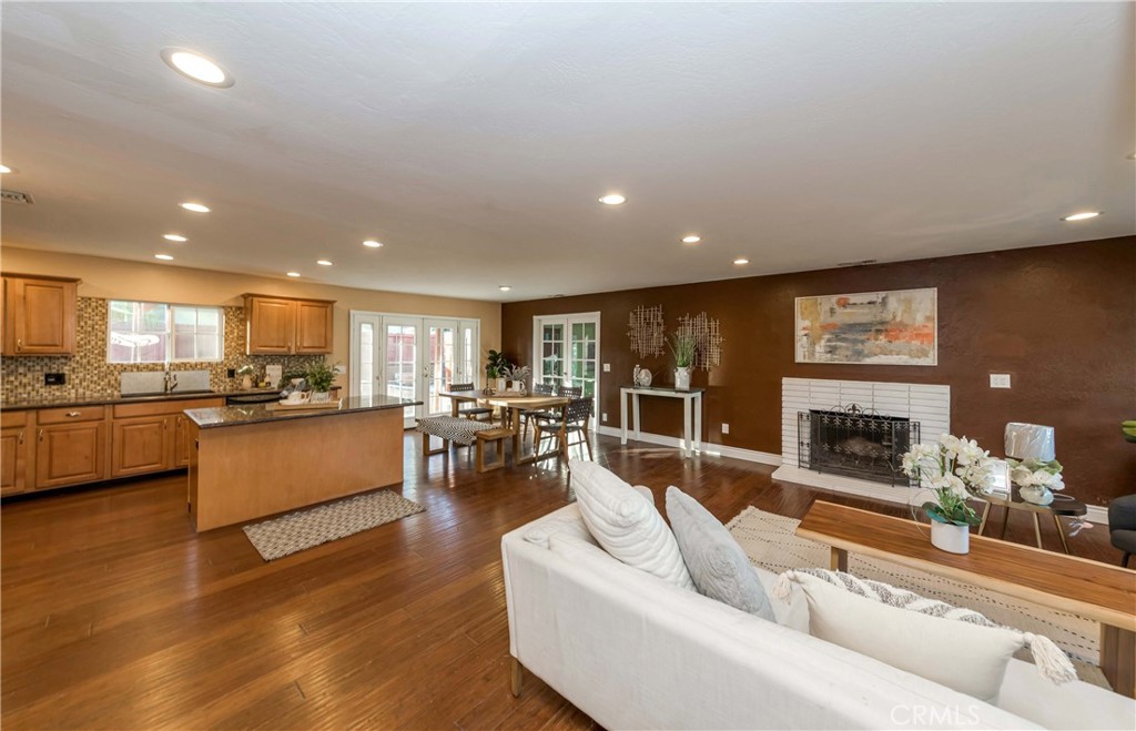 1349 W Cypress Avenue