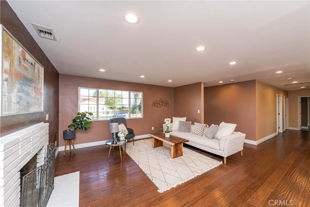 1349 W Cypress Avenue