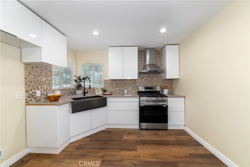 968 W Badillo Street