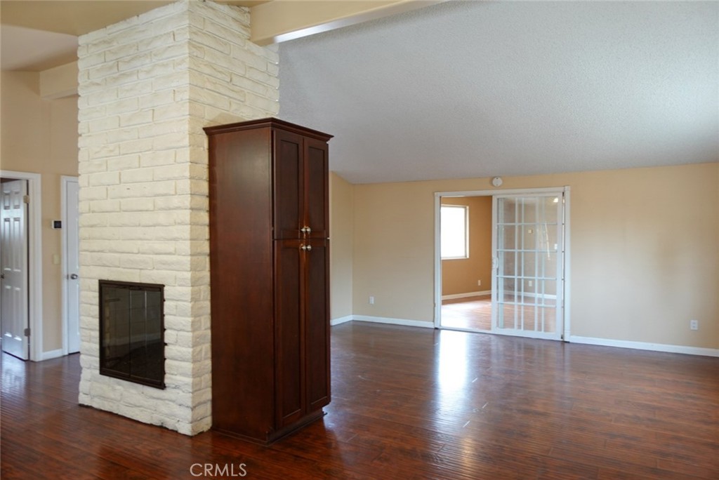 2379 W Coronet