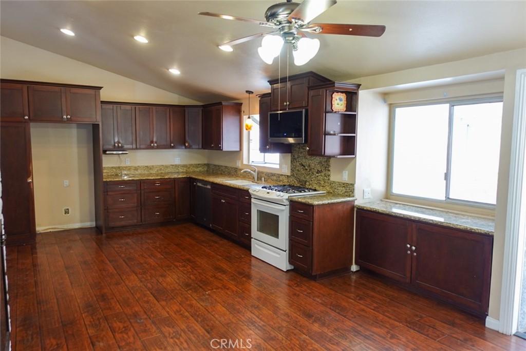 2379 W Coronet