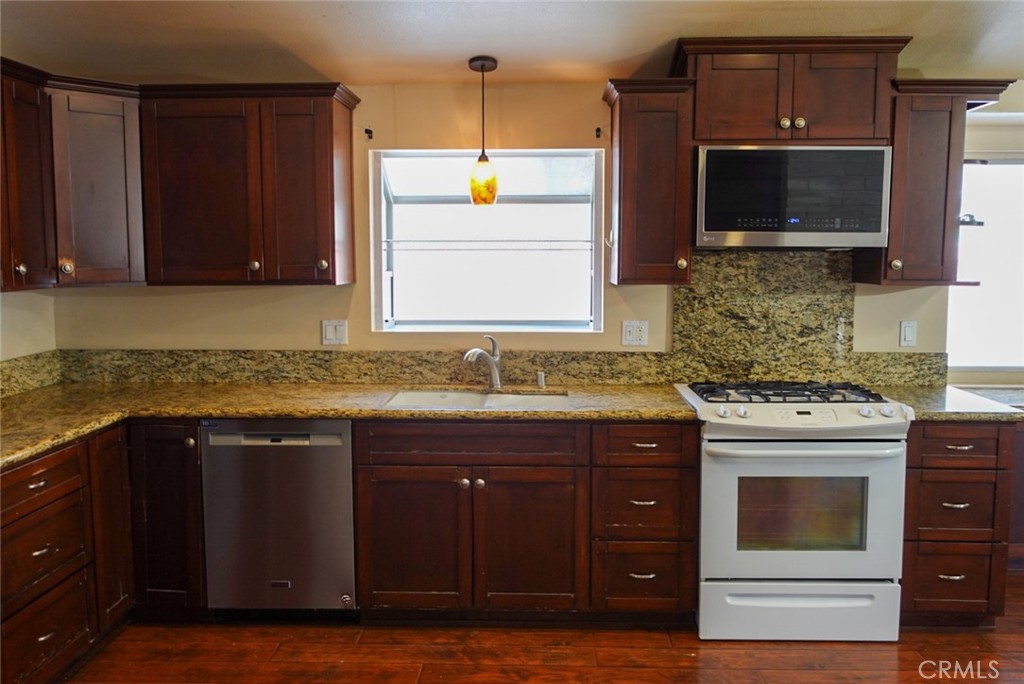 2379 W Coronet