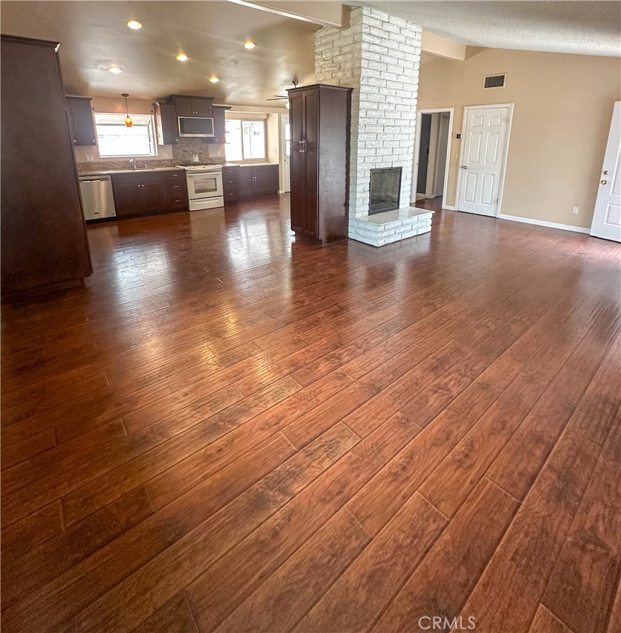 2379 W Coronet