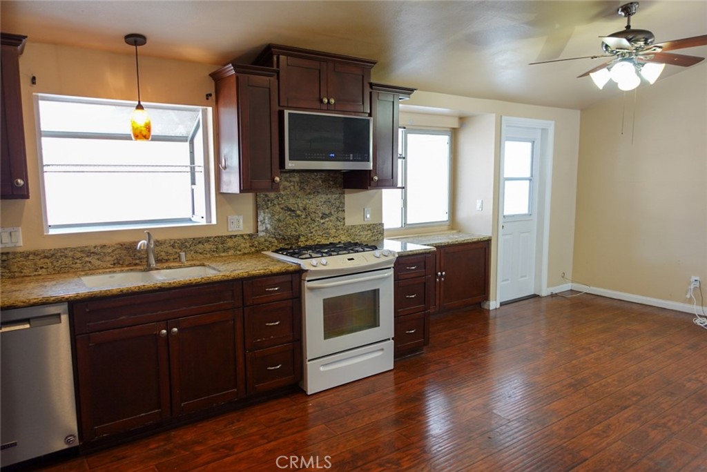 2379 W Coronet