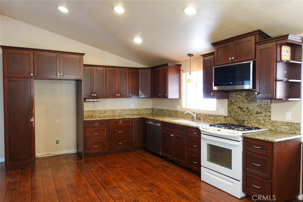 2379 W Coronet