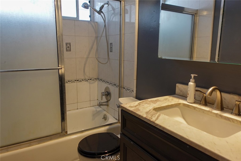 2379 W Coronet