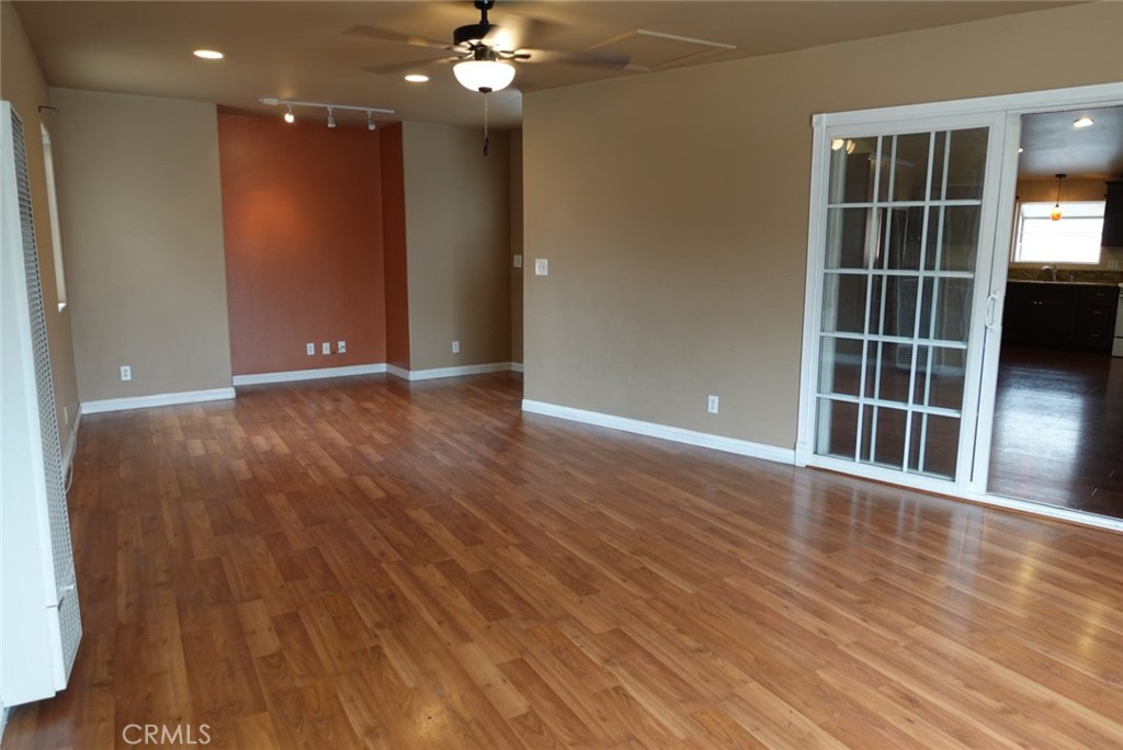 2379 W Coronet
