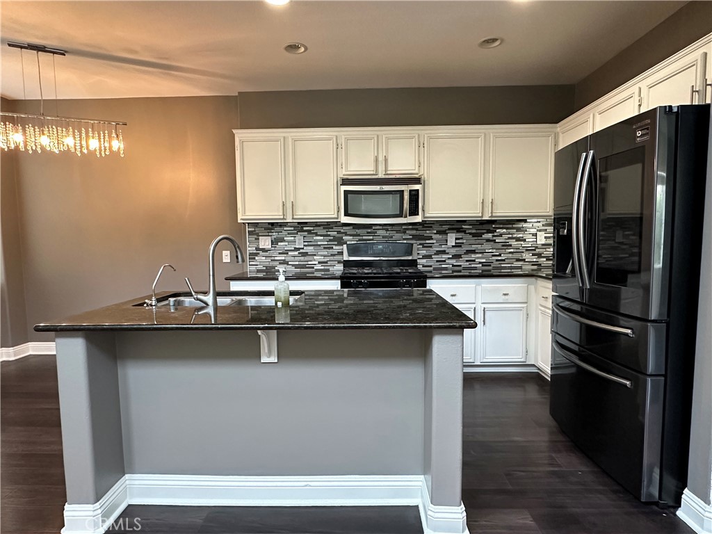 385 W Mountain Holly Avenue