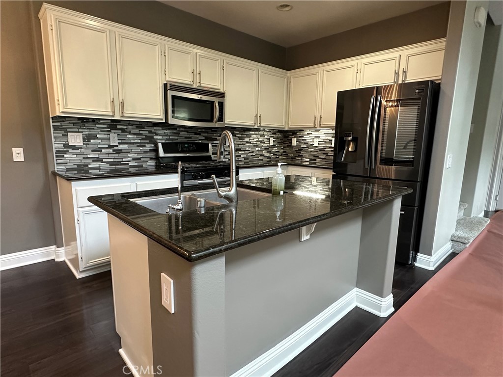 385 W Mountain Holly Avenue