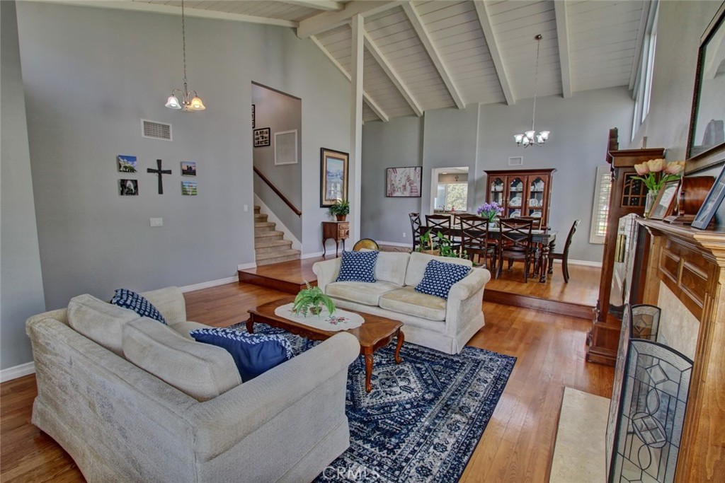 5745 Avenida Antigua