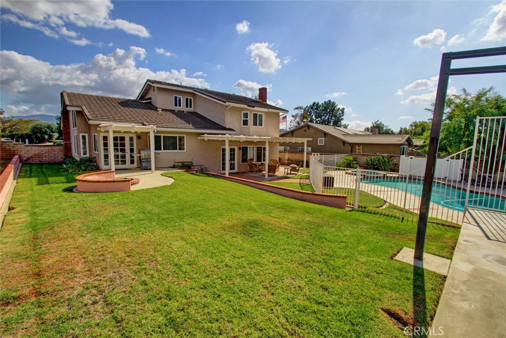 5745 Avenida Antigua