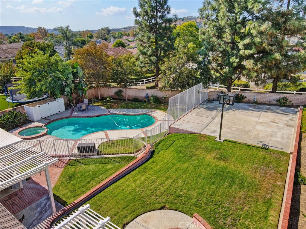 5745 Avenida Antigua