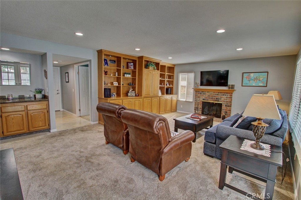 5745 Avenida Antigua