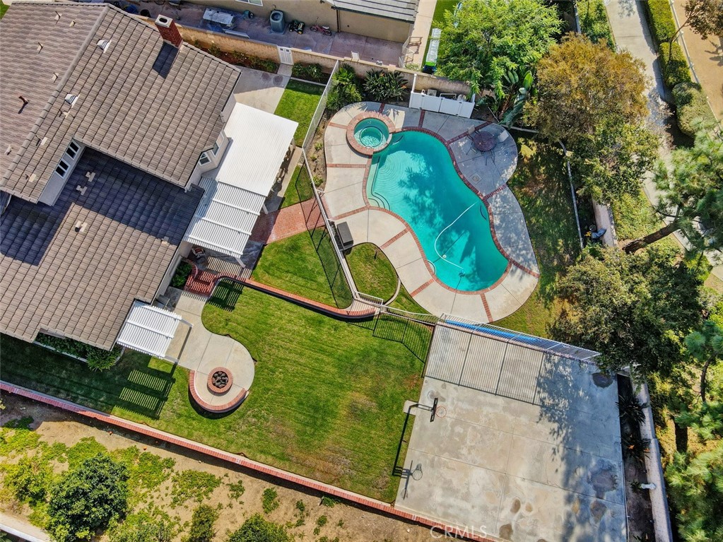 5745 Avenida Antigua