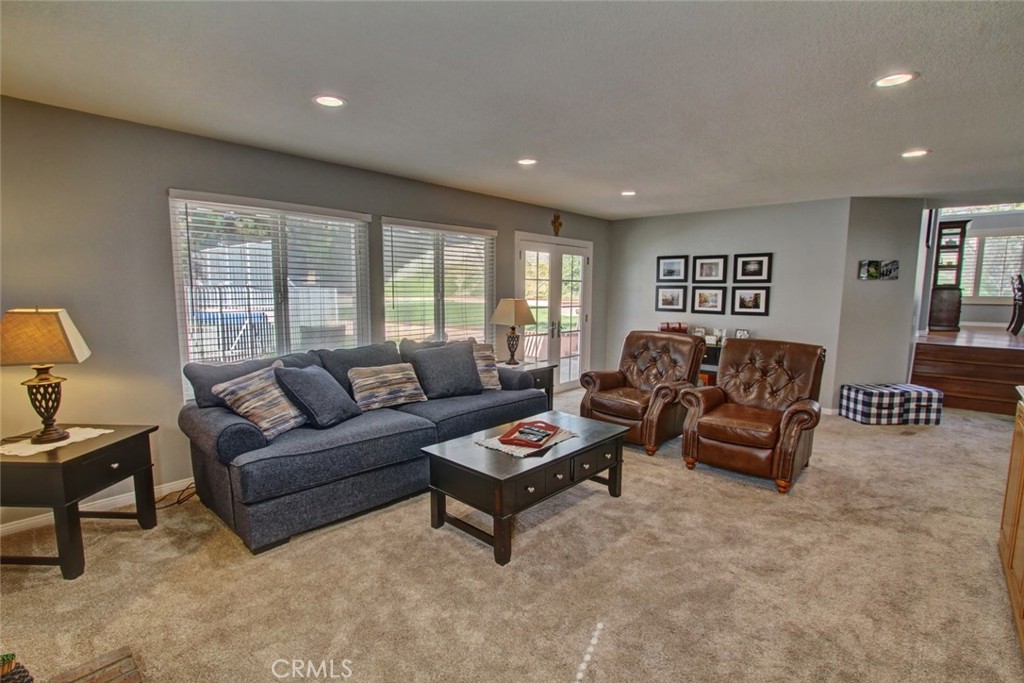 5745 Avenida Antigua