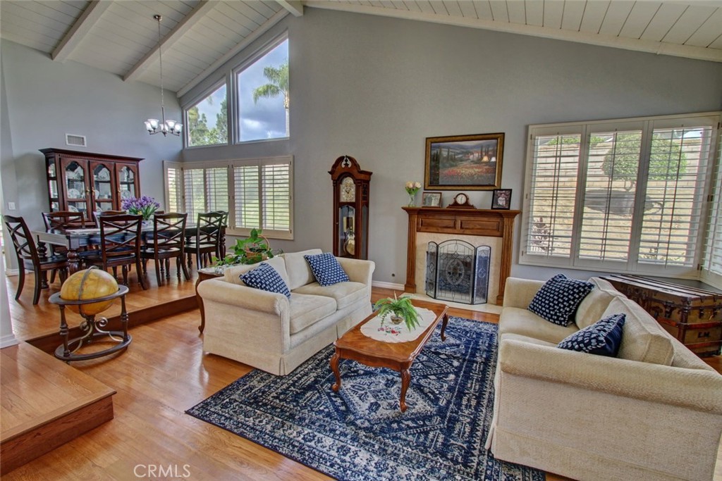 5745 Avenida Antigua