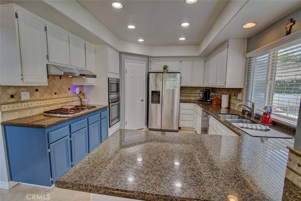 5745 Avenida Antigua