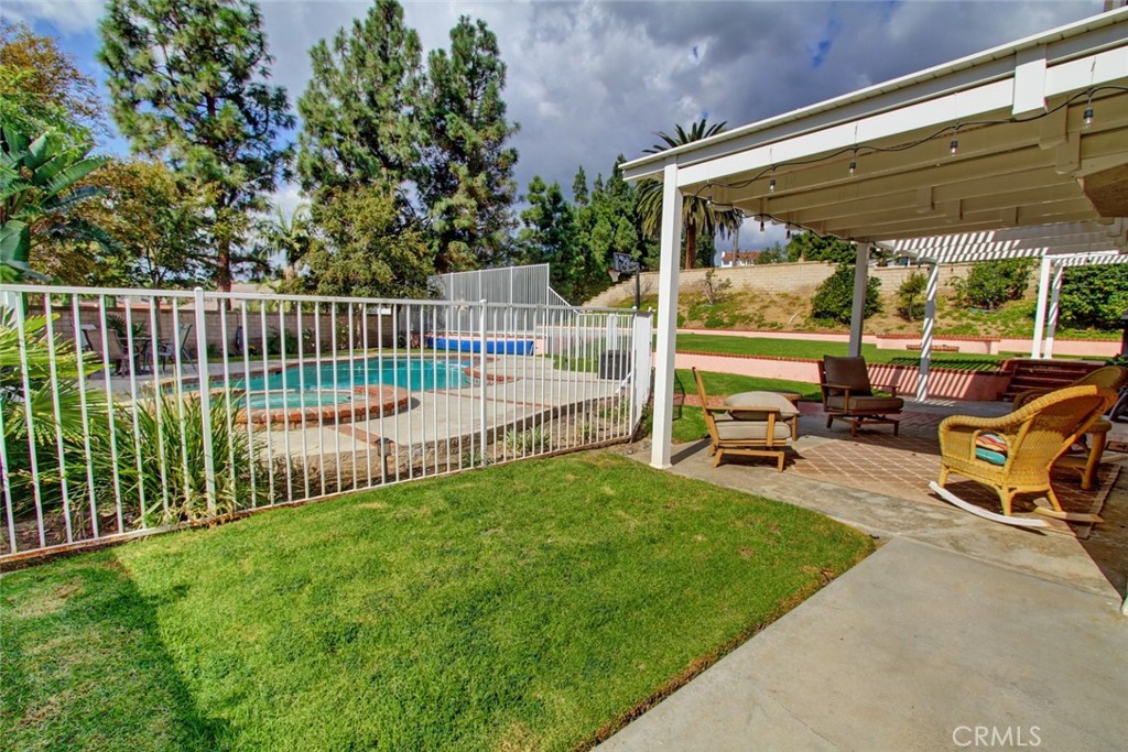 5745 Avenida Antigua