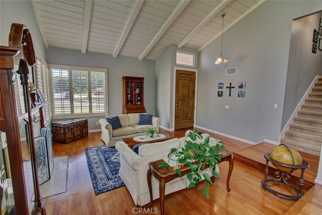 5745 Avenida Antigua