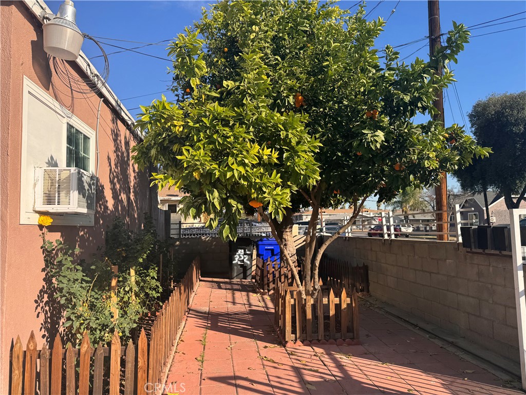 332 W 10th Street