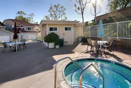 2120 Beechwood Avenue